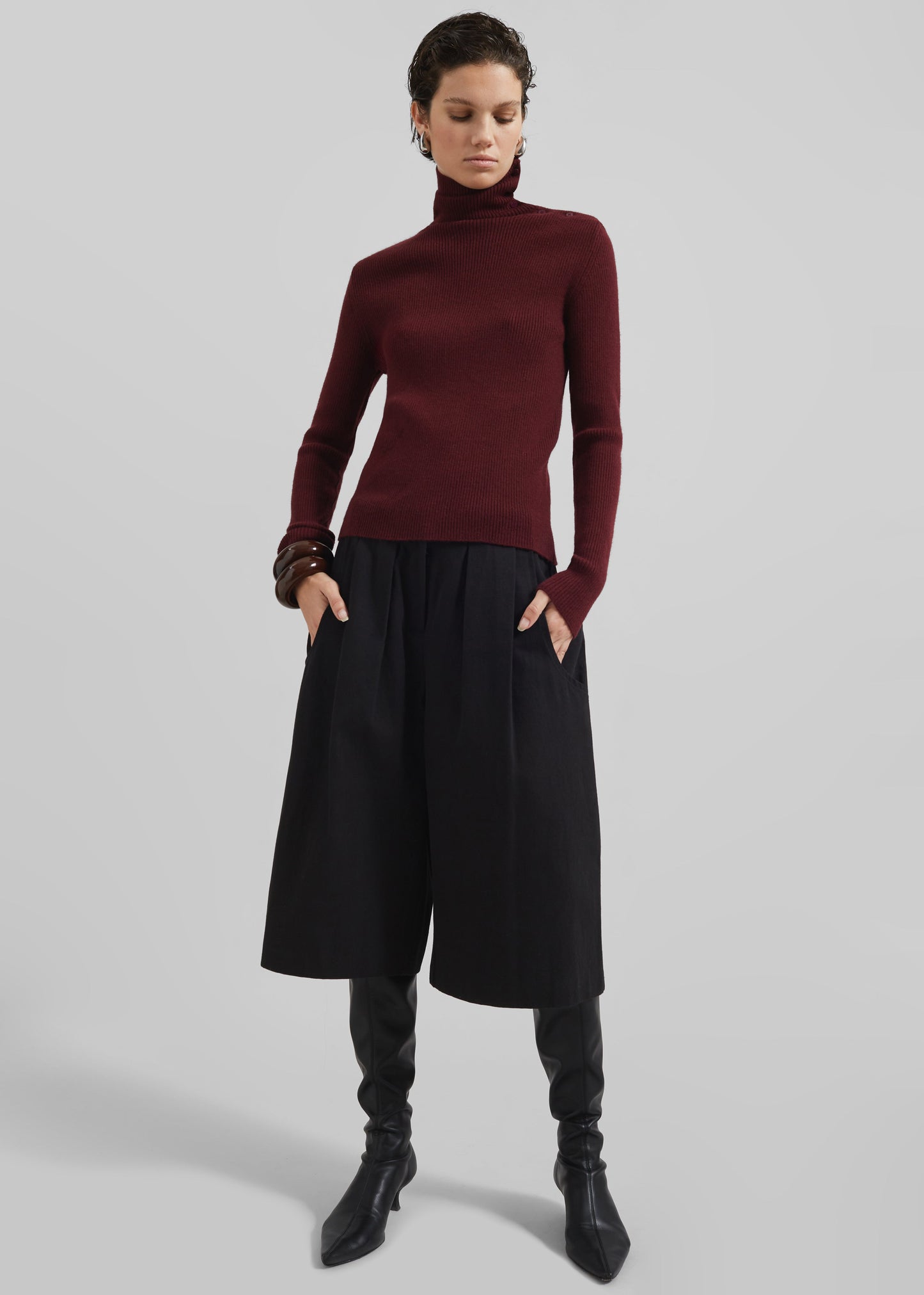 Devar Turtleneck Sweater - Burgundy