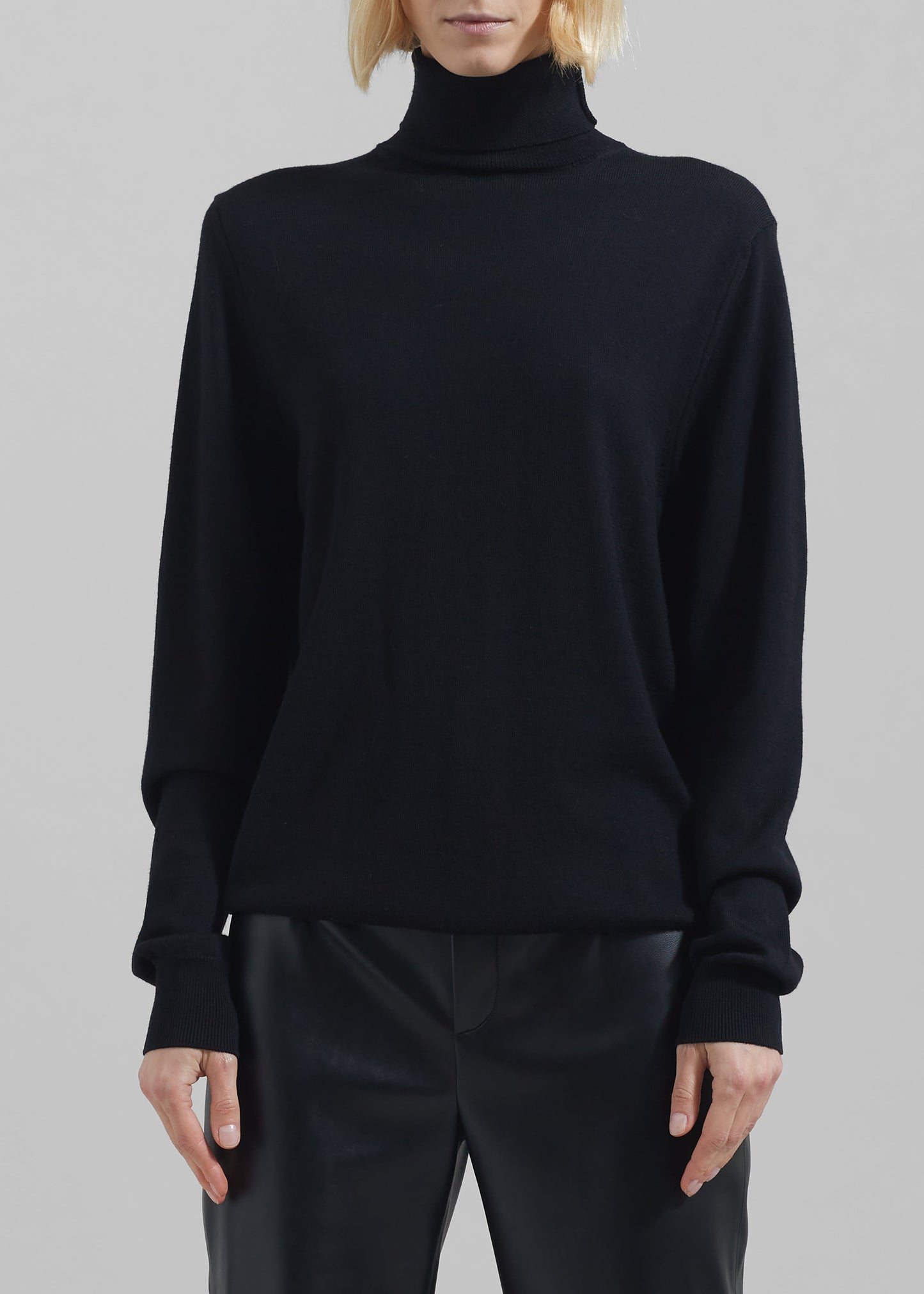 Eve Thin Turtleneck Sweater - Black