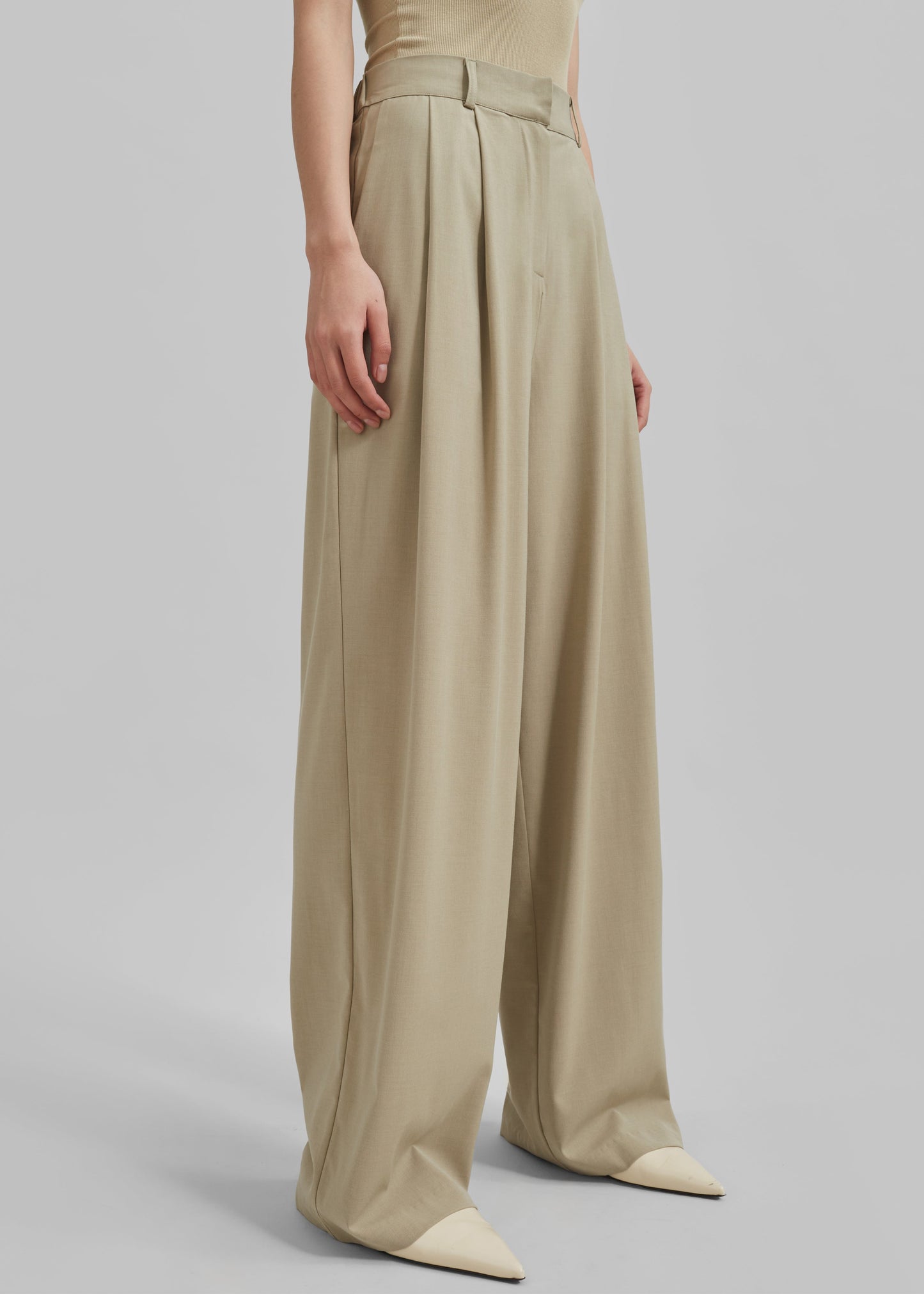 Livvy Pleated Trousers - Beige