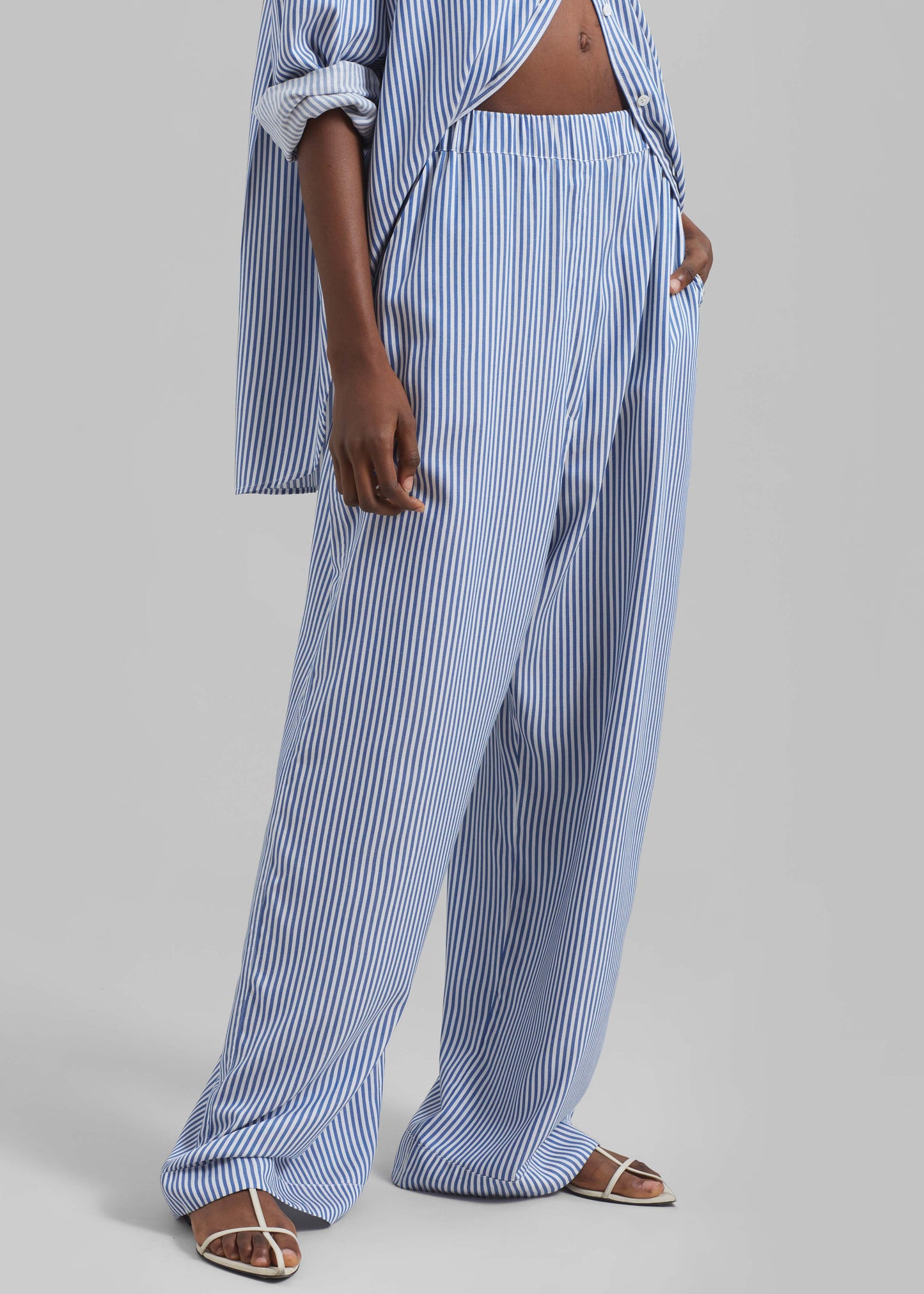 Mirca Fluid Elastic Pants - White/Blue Stripe