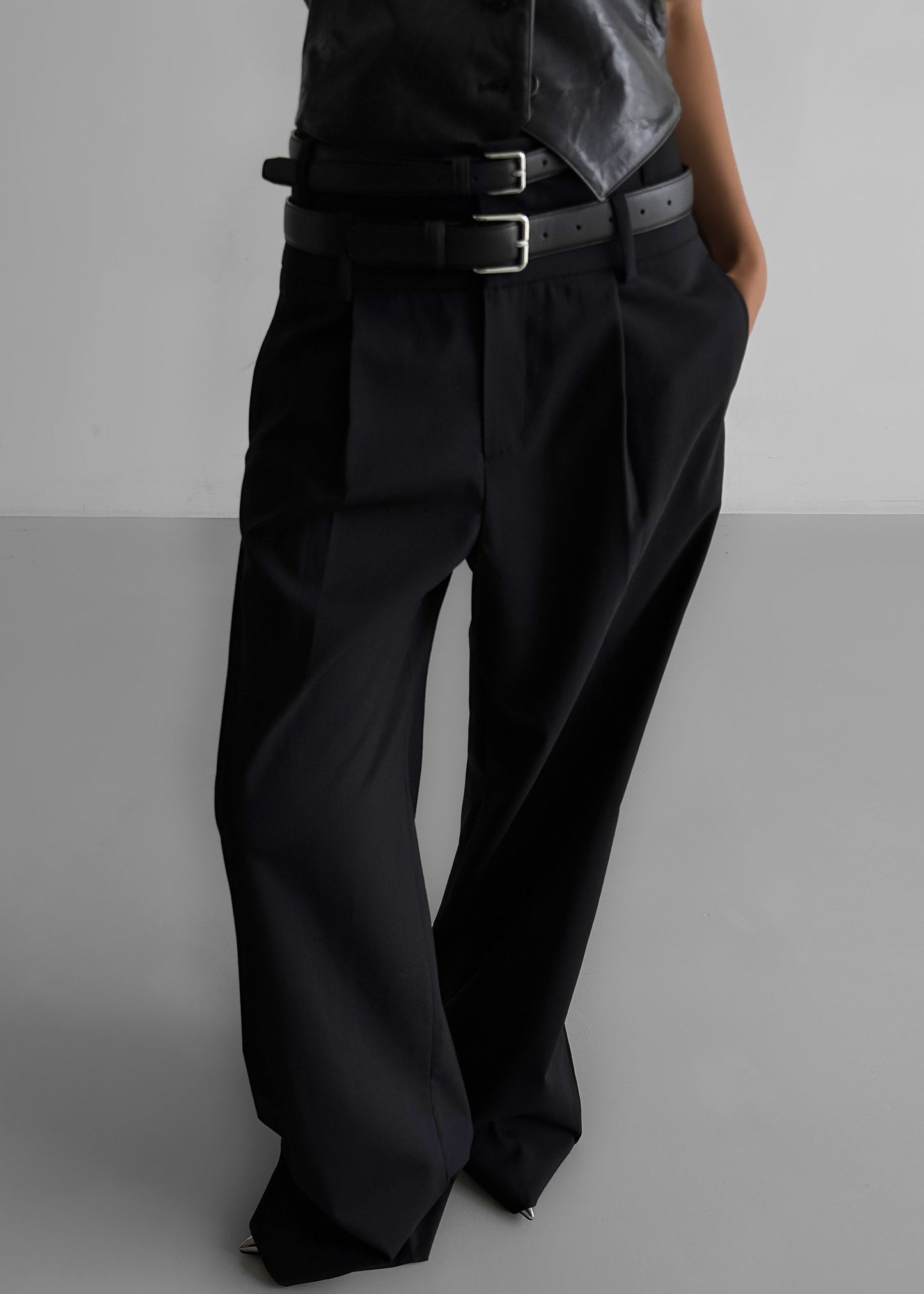 Olwen Pintuck Trousers - Black