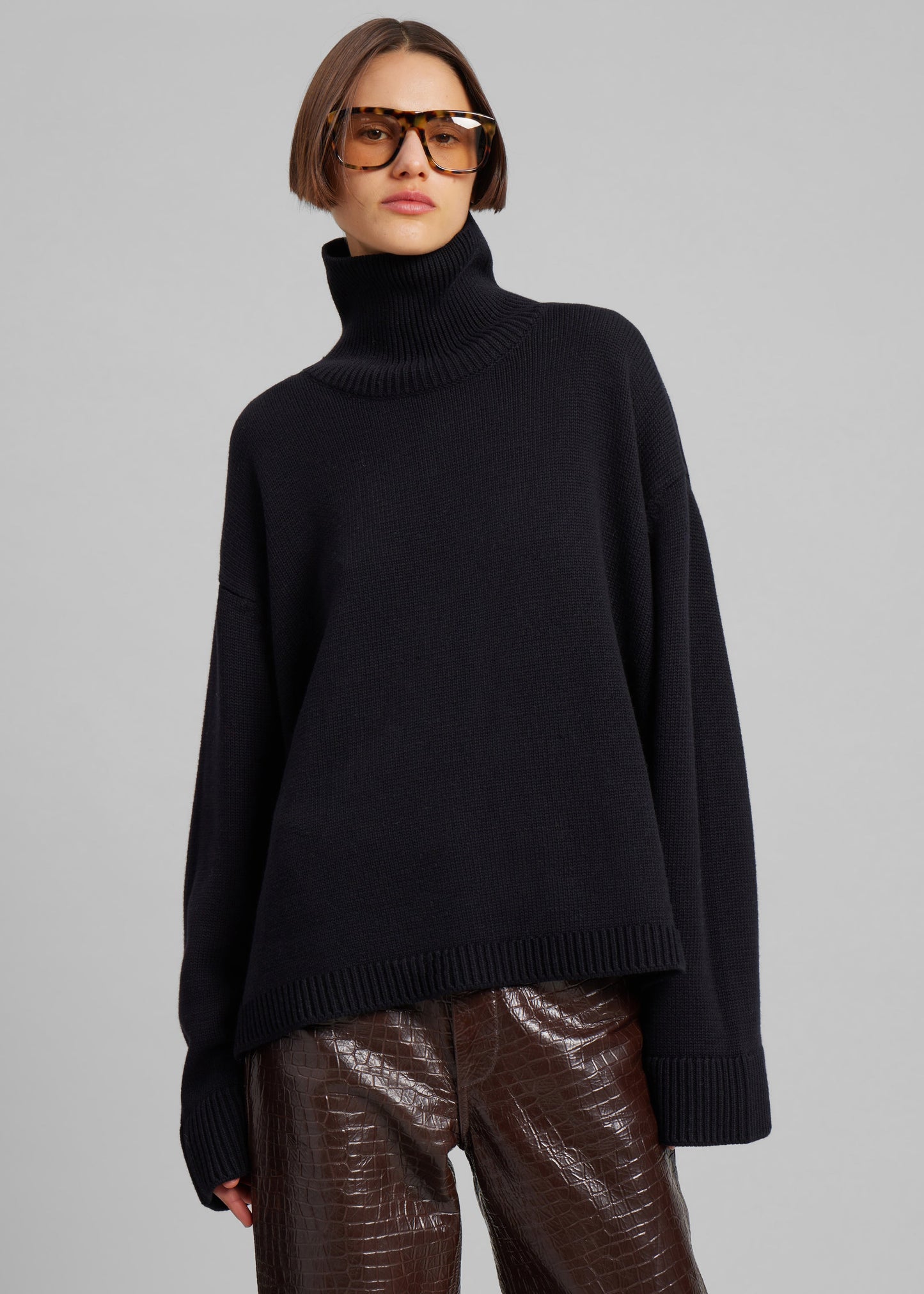 Rhea Trapeze Turtleneck - Black